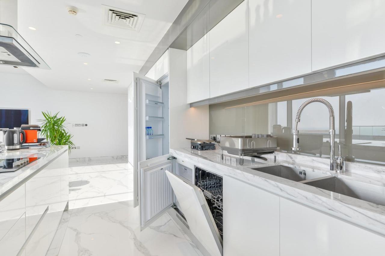 Luxe 3 Bedroom Oceanfront Apartment In The Heart Of Bluewaters Island Dubaj Zewnętrze zdjęcie